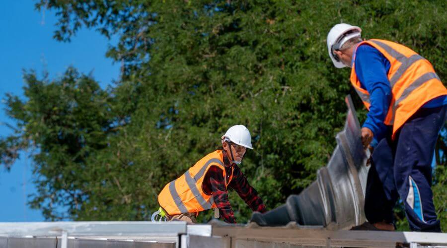 Professional gutter cleaning in Crestwood, IL